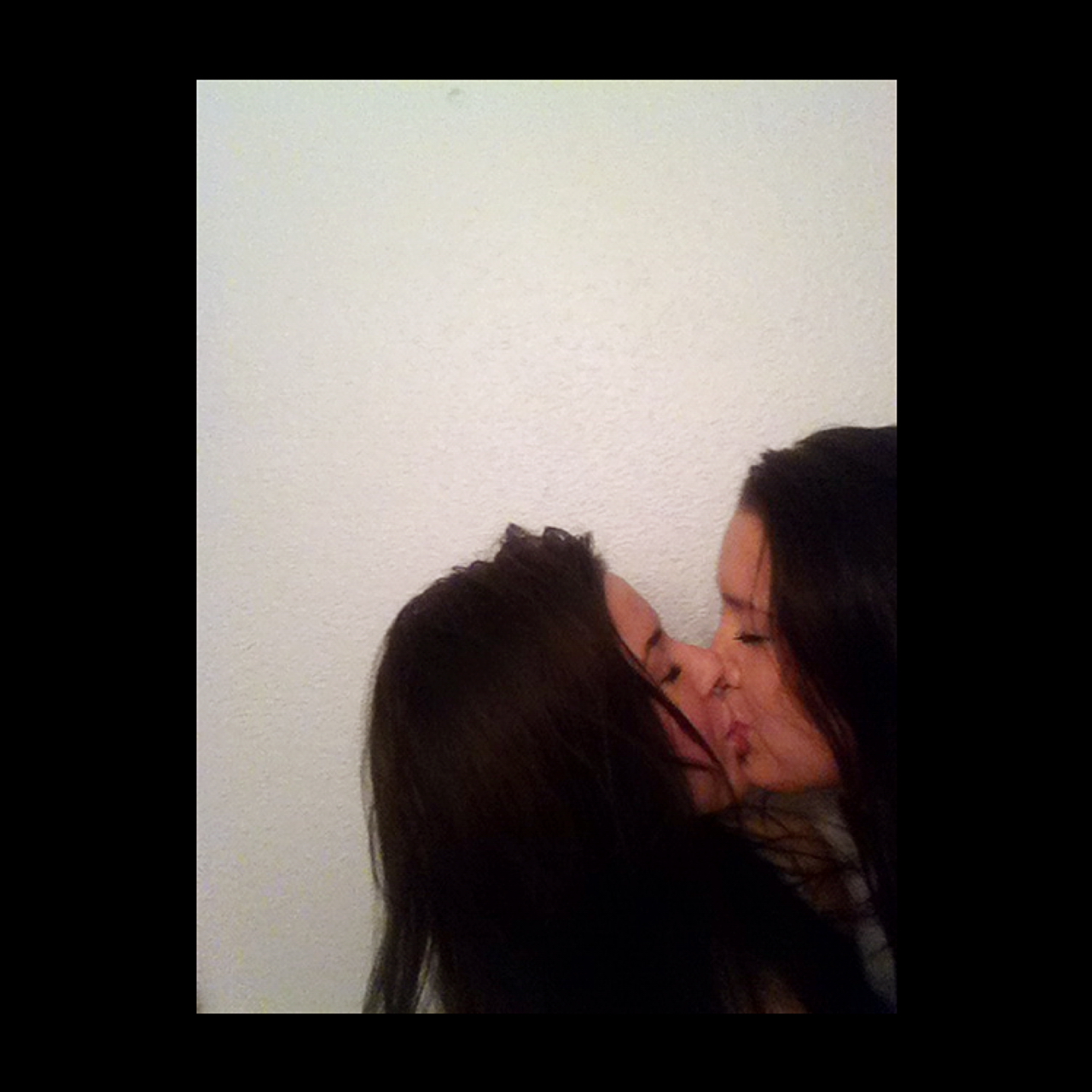 Mama Mia Brunette Selfie Swagger