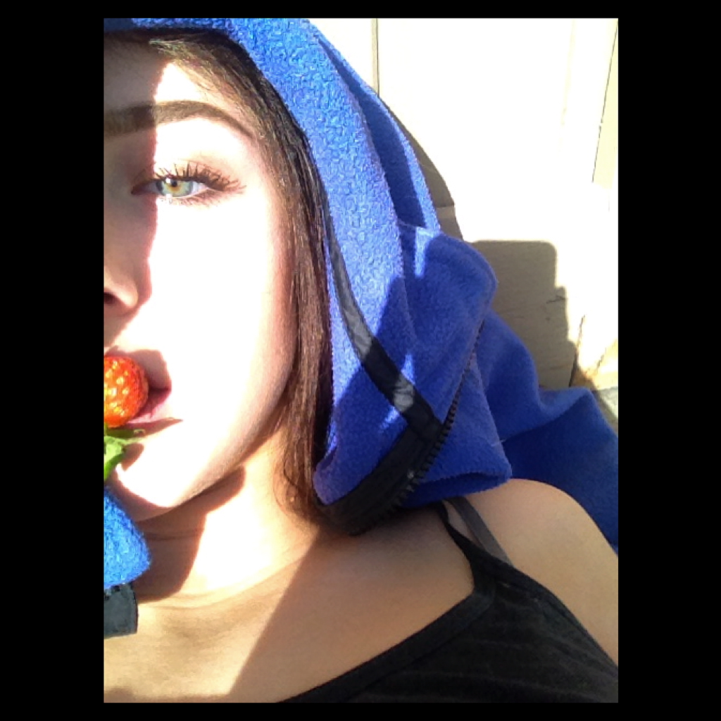 Mama Mia Brunette Selfie Swagger