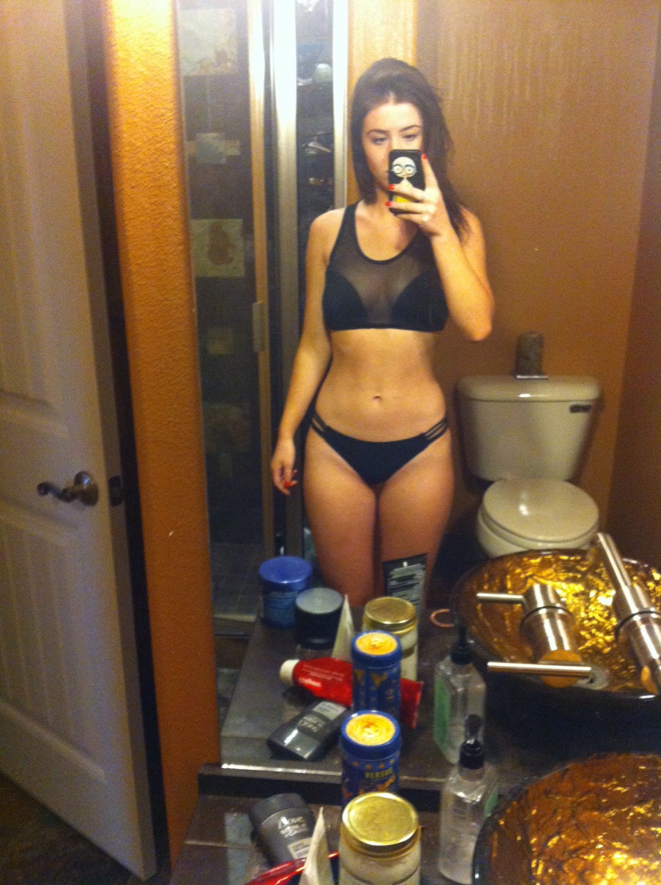 Mama Mia Brunette Selfie Swagger