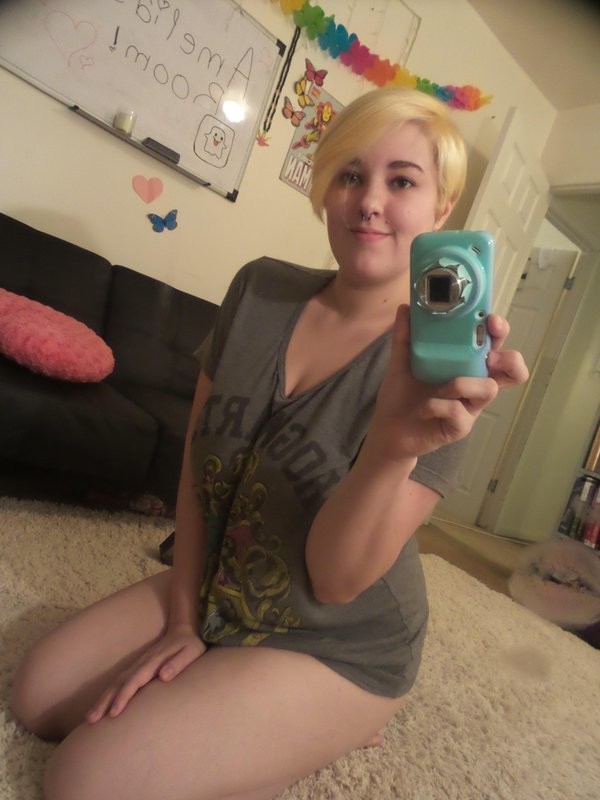 Natural Redhead Busty Hairy Selfies