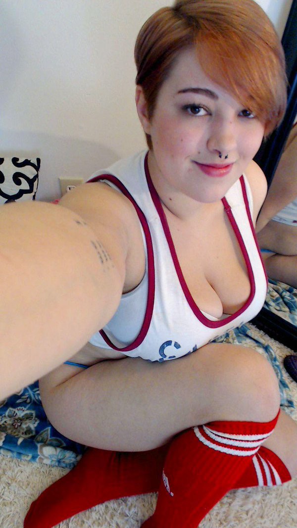 Natural Redhead Busty Hairy Selfies