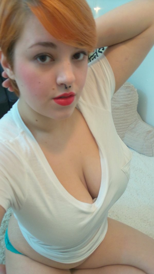 Natural Redhead Busty Hairy Selfies