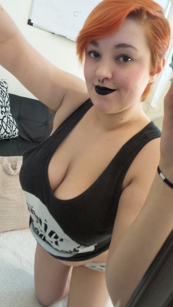 Natural Redhead Busty Hairy Selfies