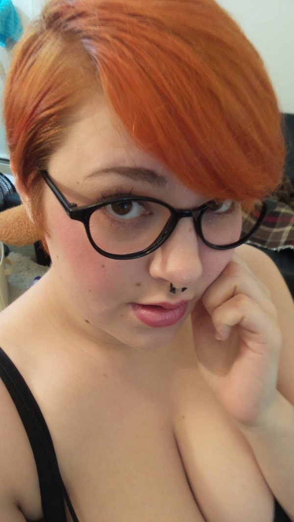 Natural Redhead Busty Hairy Selfies