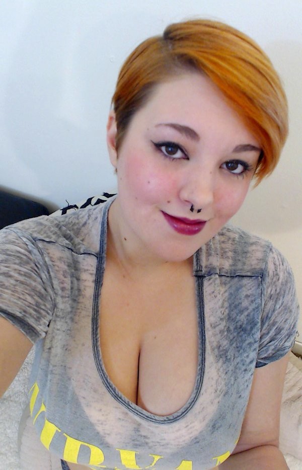 Natural Redhead Busty Hairy Selfies