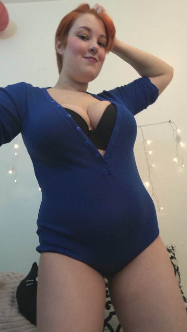 Natural Redhead Busty Hairy Selfies