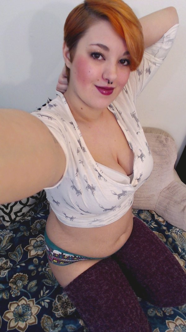 Natural Redhead Busty Hairy Selfies