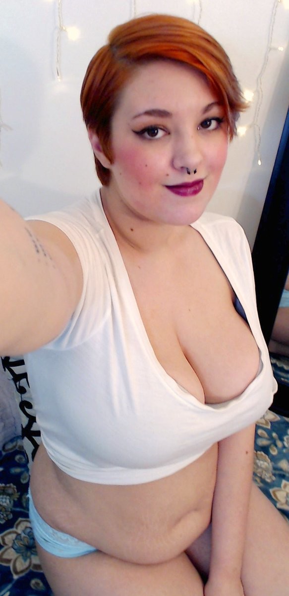 Natural Redhead Busty Hairy Selfies