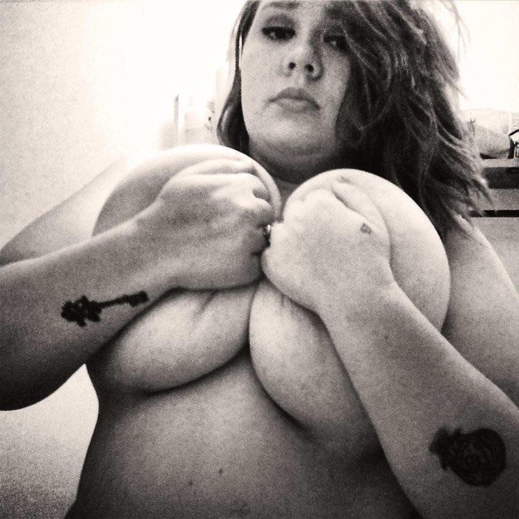 Pretty Massive Mammories On Brunette