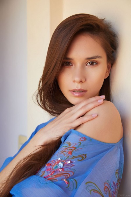 Leona Mia opens her vagina 2