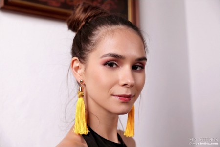 Leona Mia opens her vagina 2