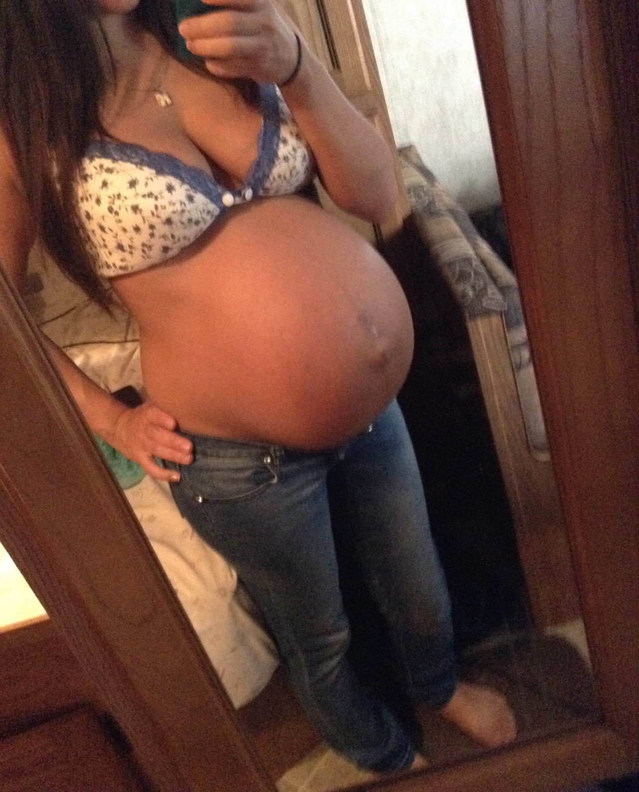 Hairy Pregnant Gaping Brunette Babe