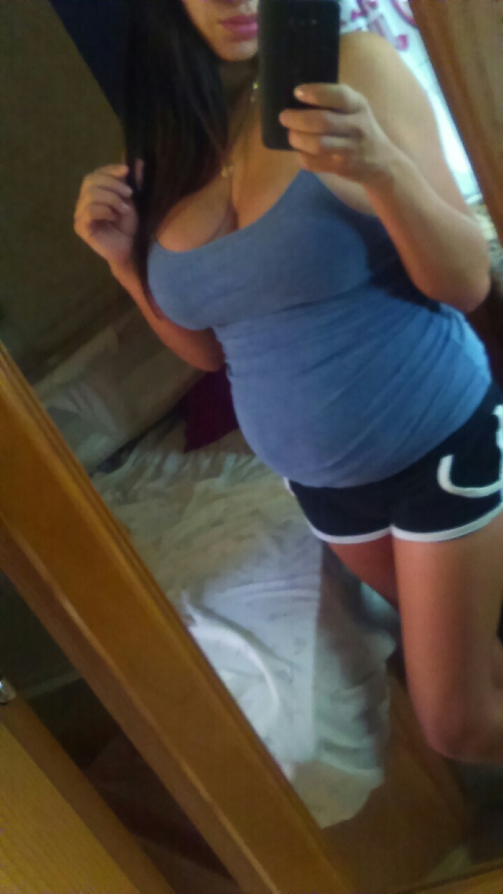 Hairy Pregnant Gaping Brunette Babe