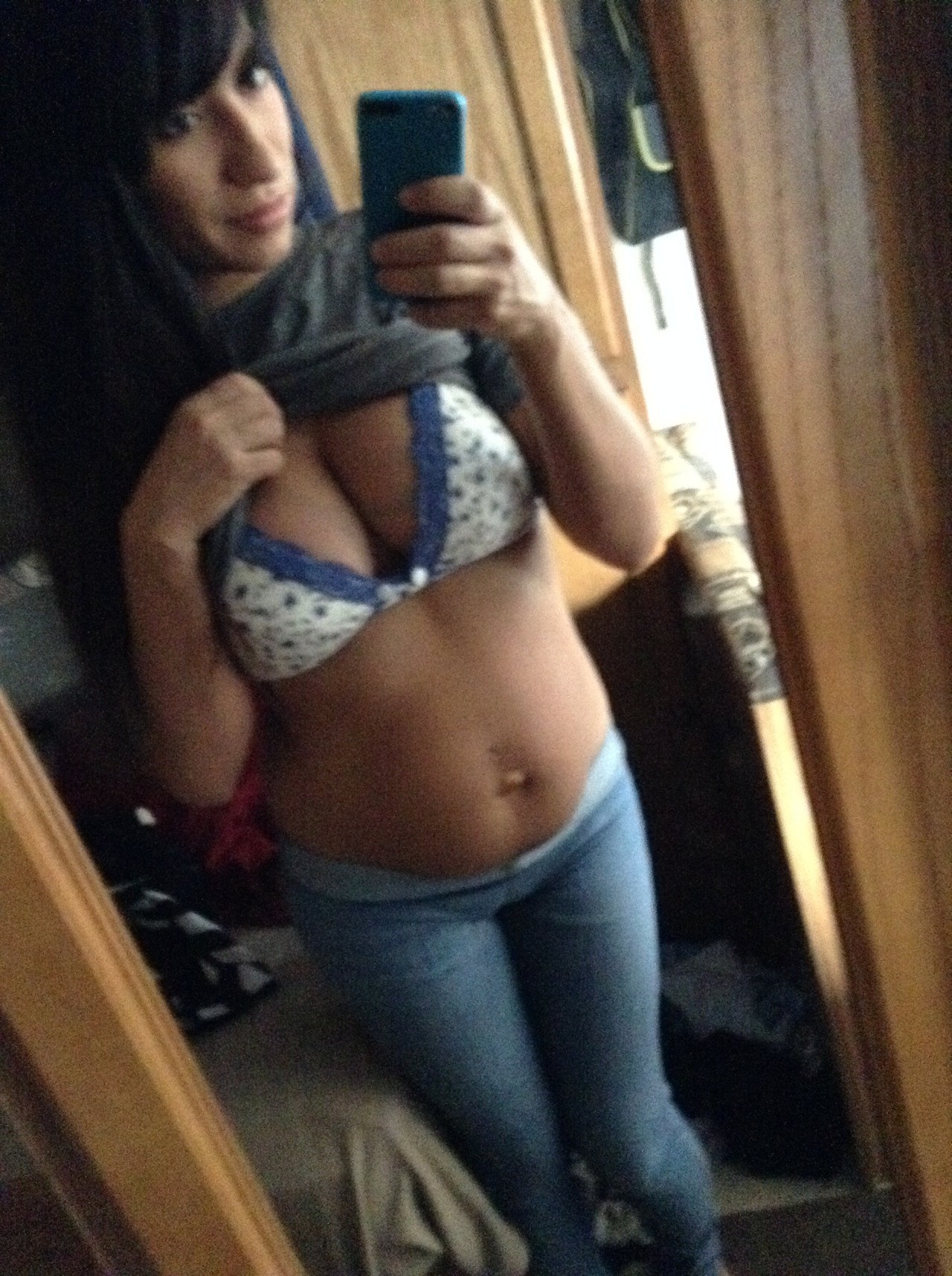 Hairy Pregnant Gaping Brunette Babe