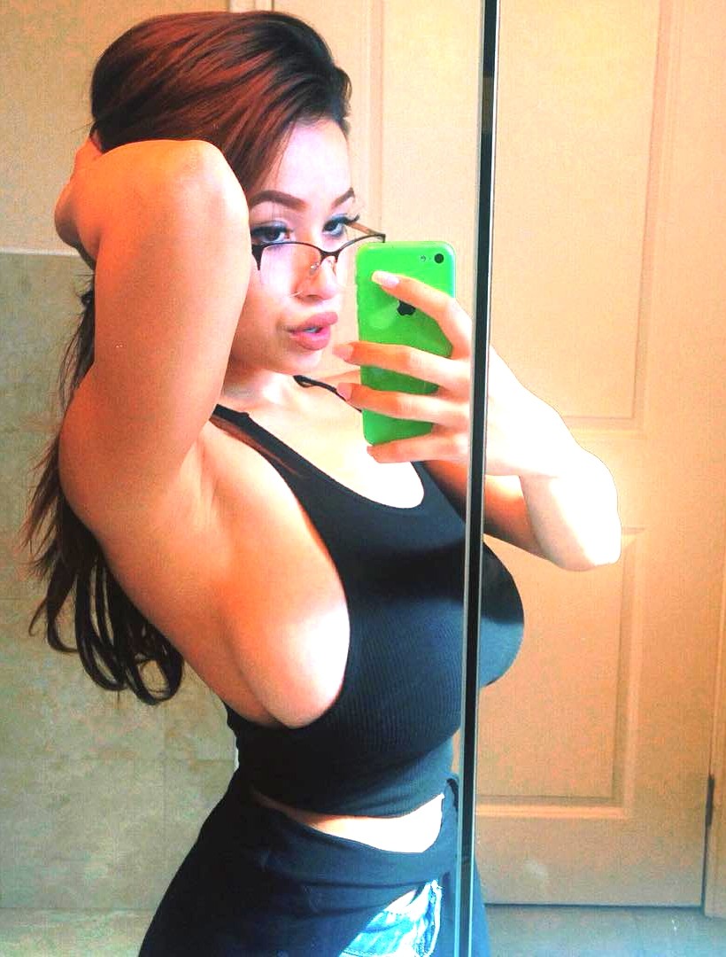 Huge Tits Fit Babe Elizabeth Pelayo