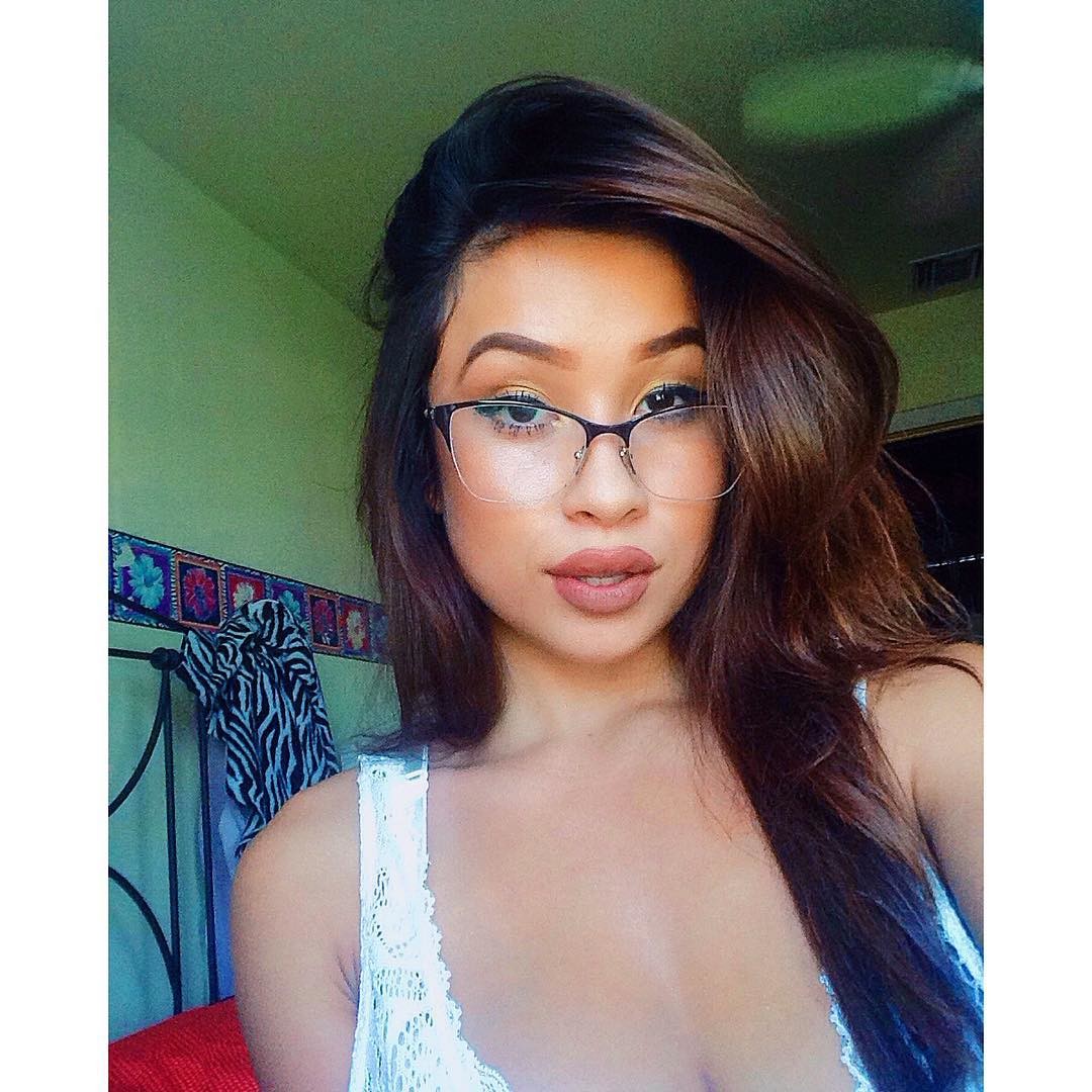 Huge Tits Fit Babe Elizabeth Pelayo