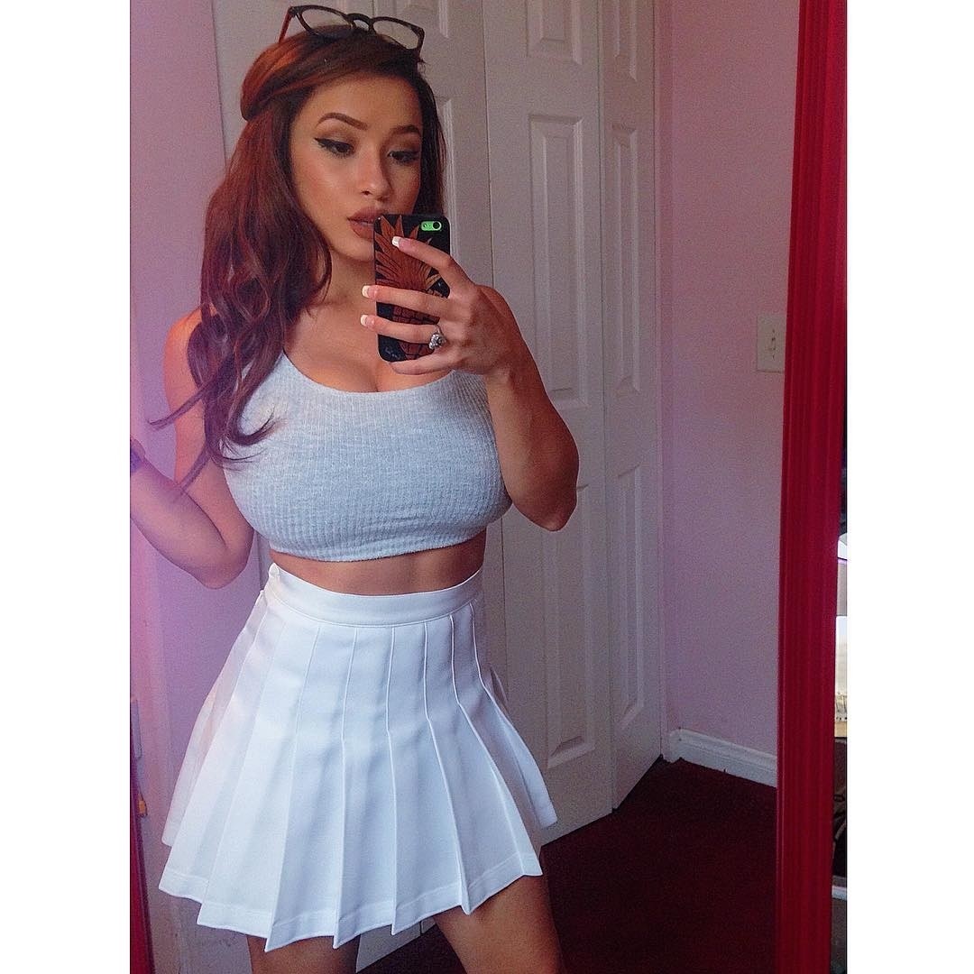 Huge Tits Fit Babe Elizabeth Pelayo