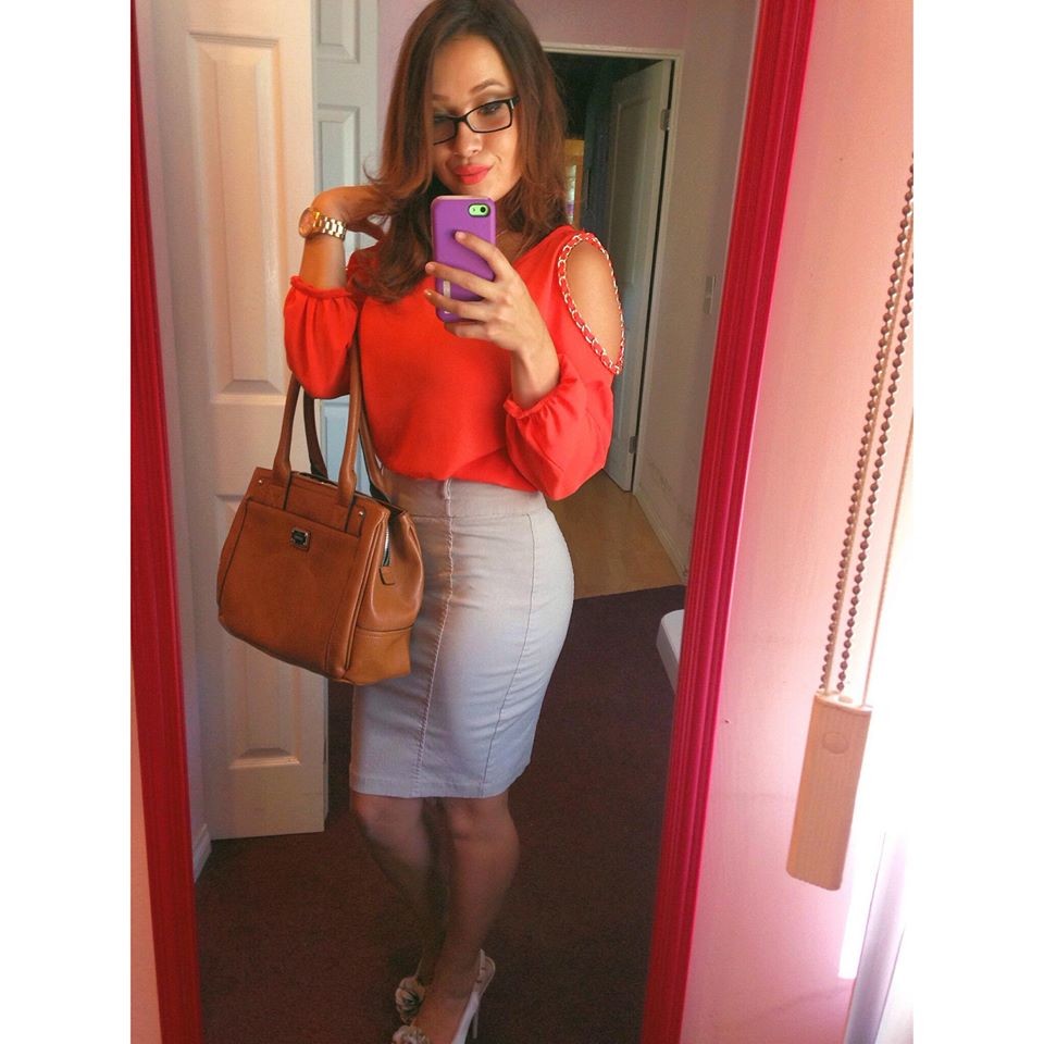 Huge Tits Fit Babe Elizabeth Pelayo