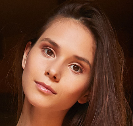 Leona Mia opens her vagina 3