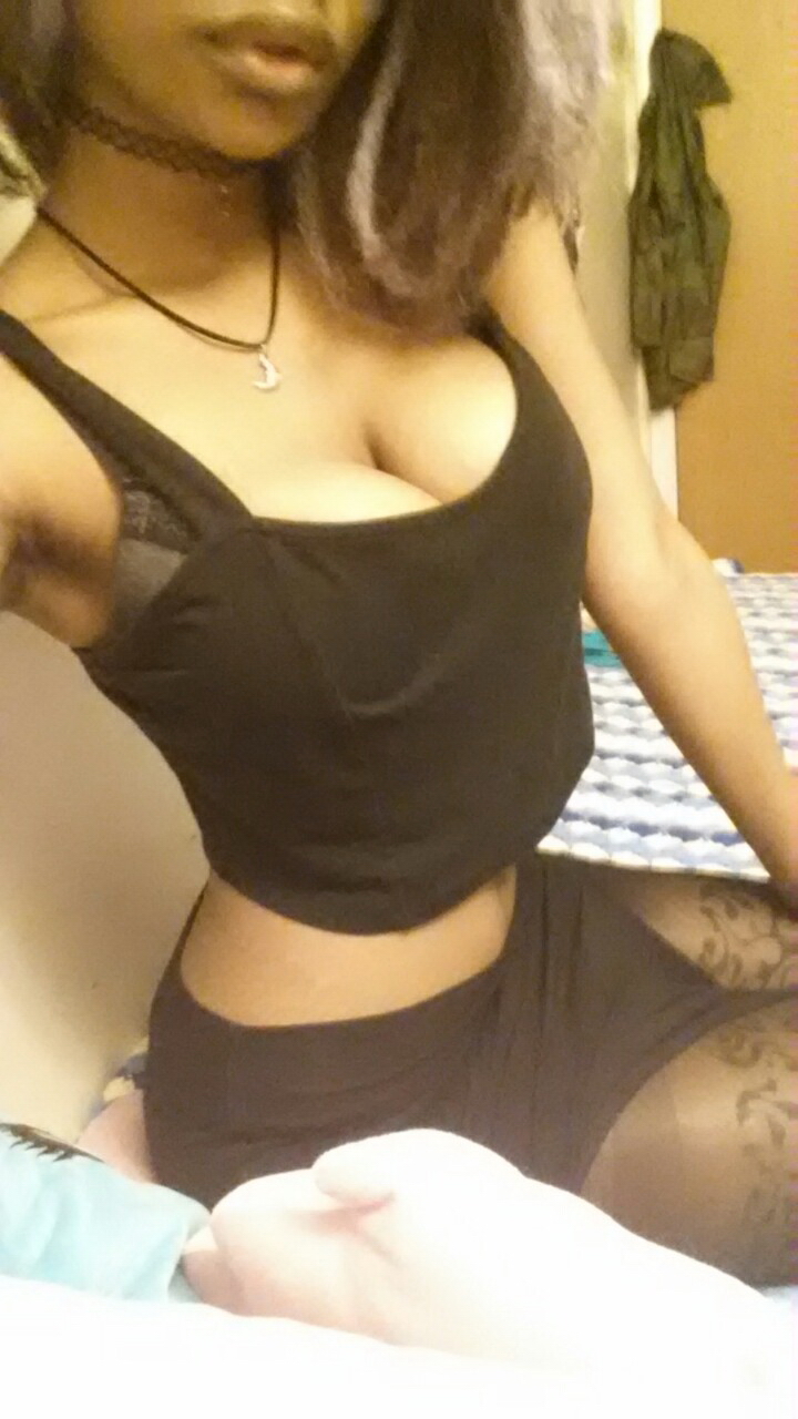 Big Breasted Ebony Selfies