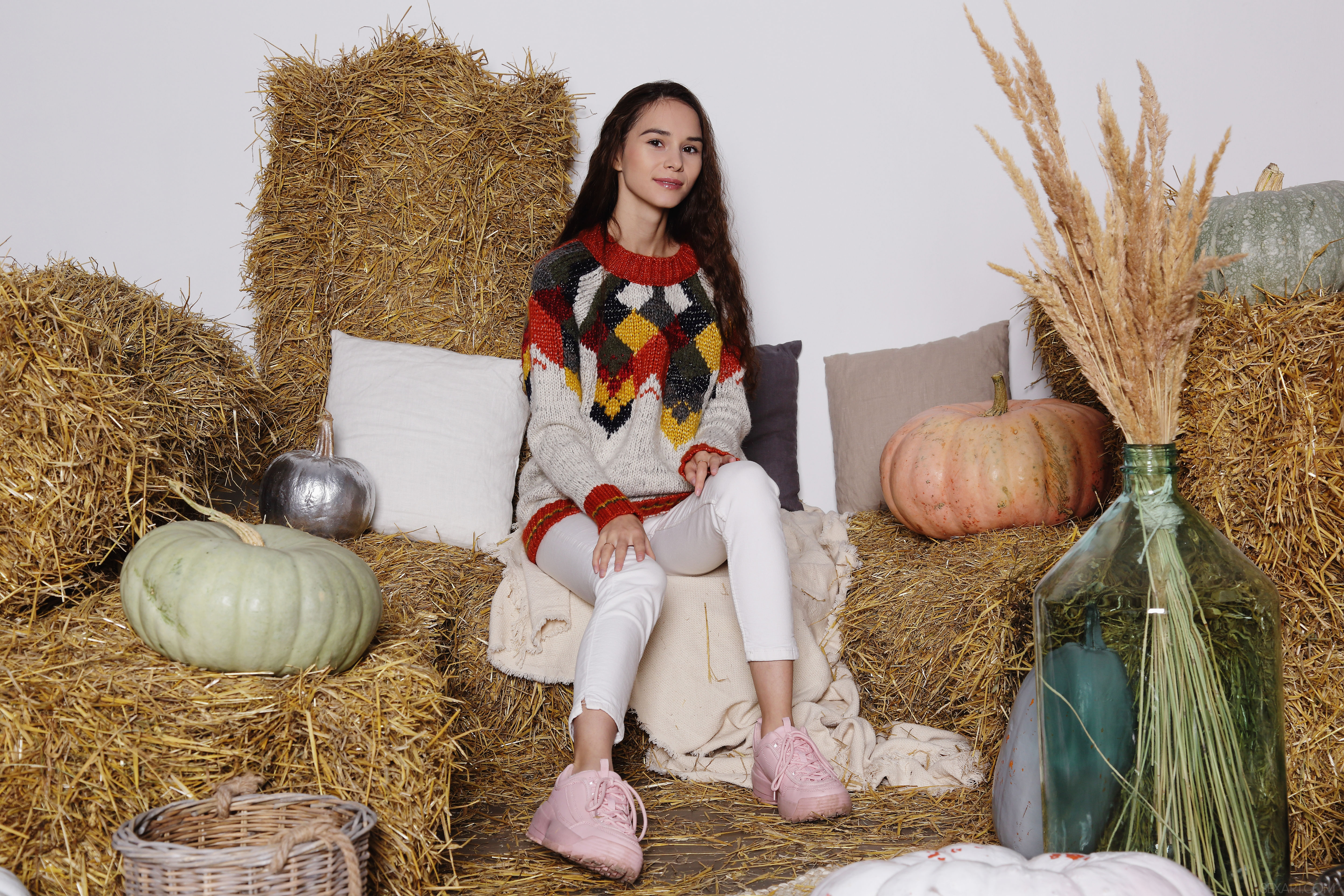 Leona Mia opens her vagina 4