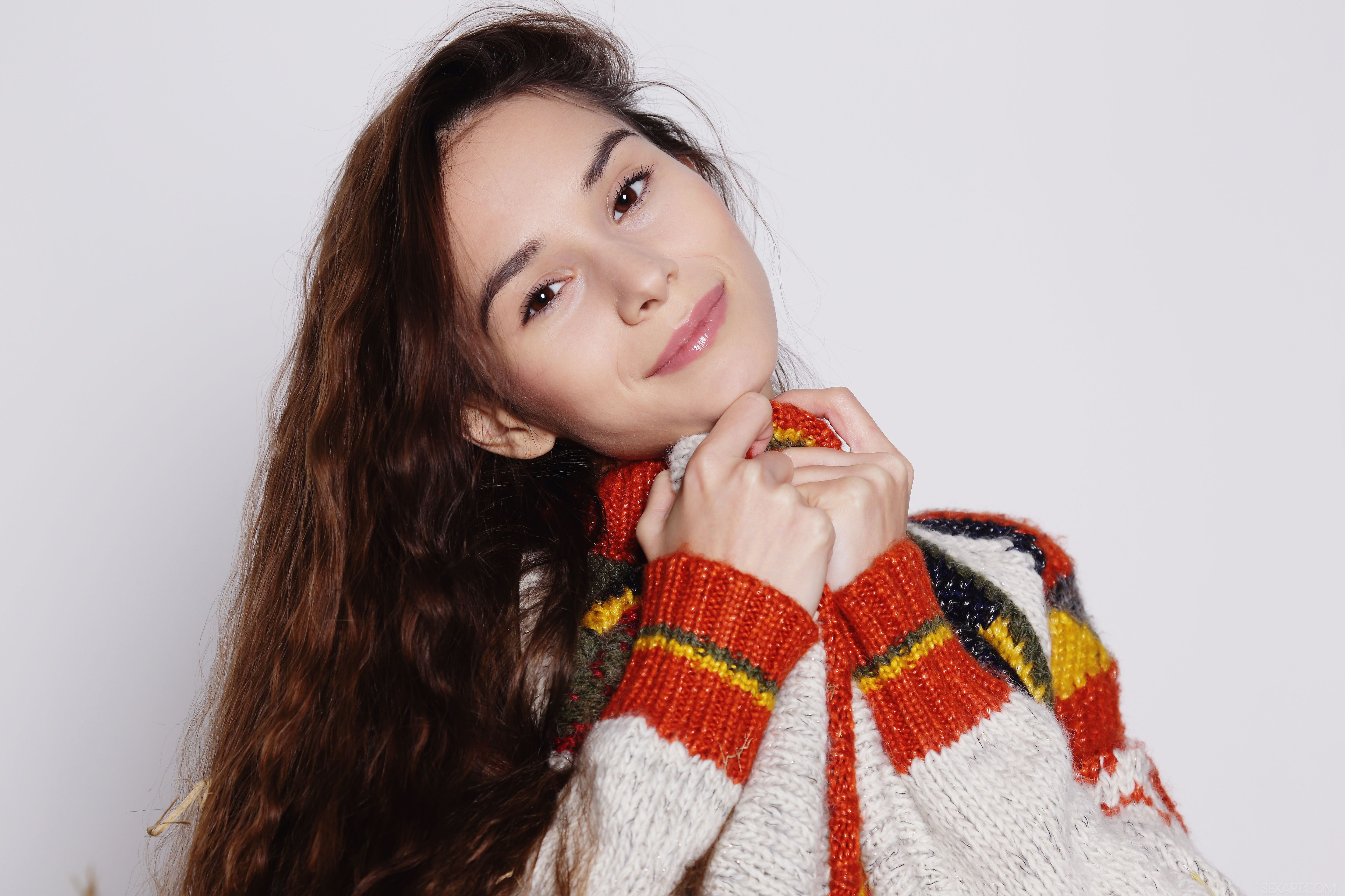 Leona Mia opens her vagina 4