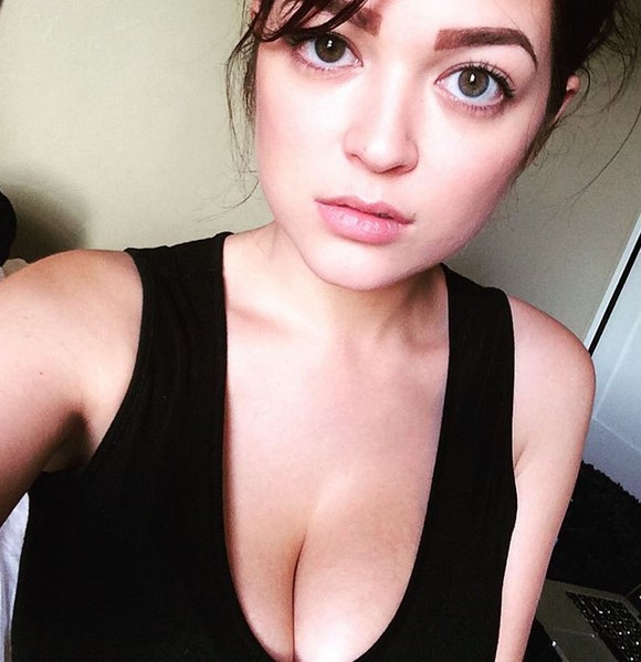 Tessa Fowler Selfies