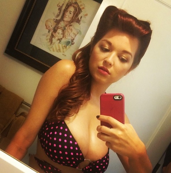 Tessa Fowler Selfies