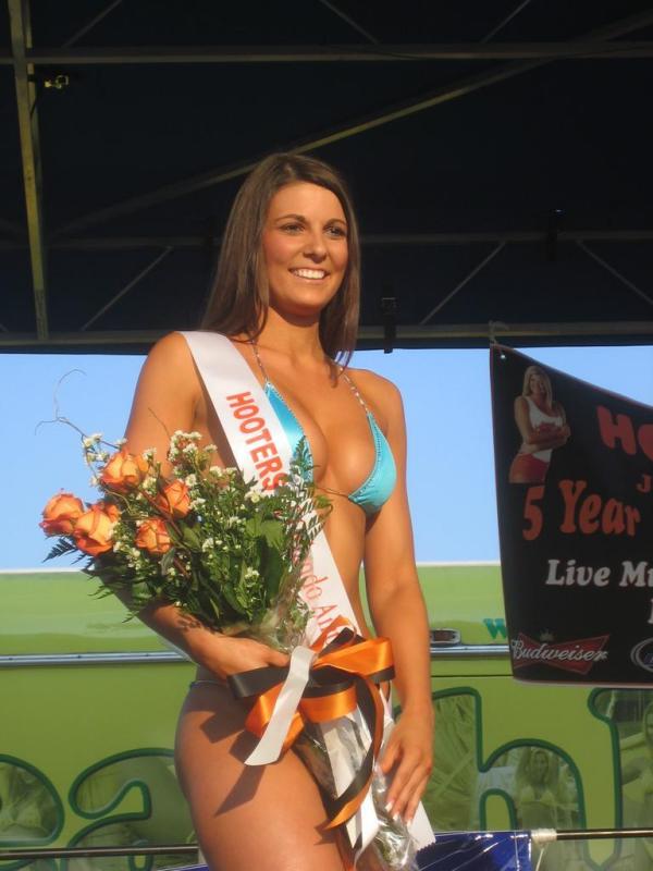 Hooters Girls Uncensored