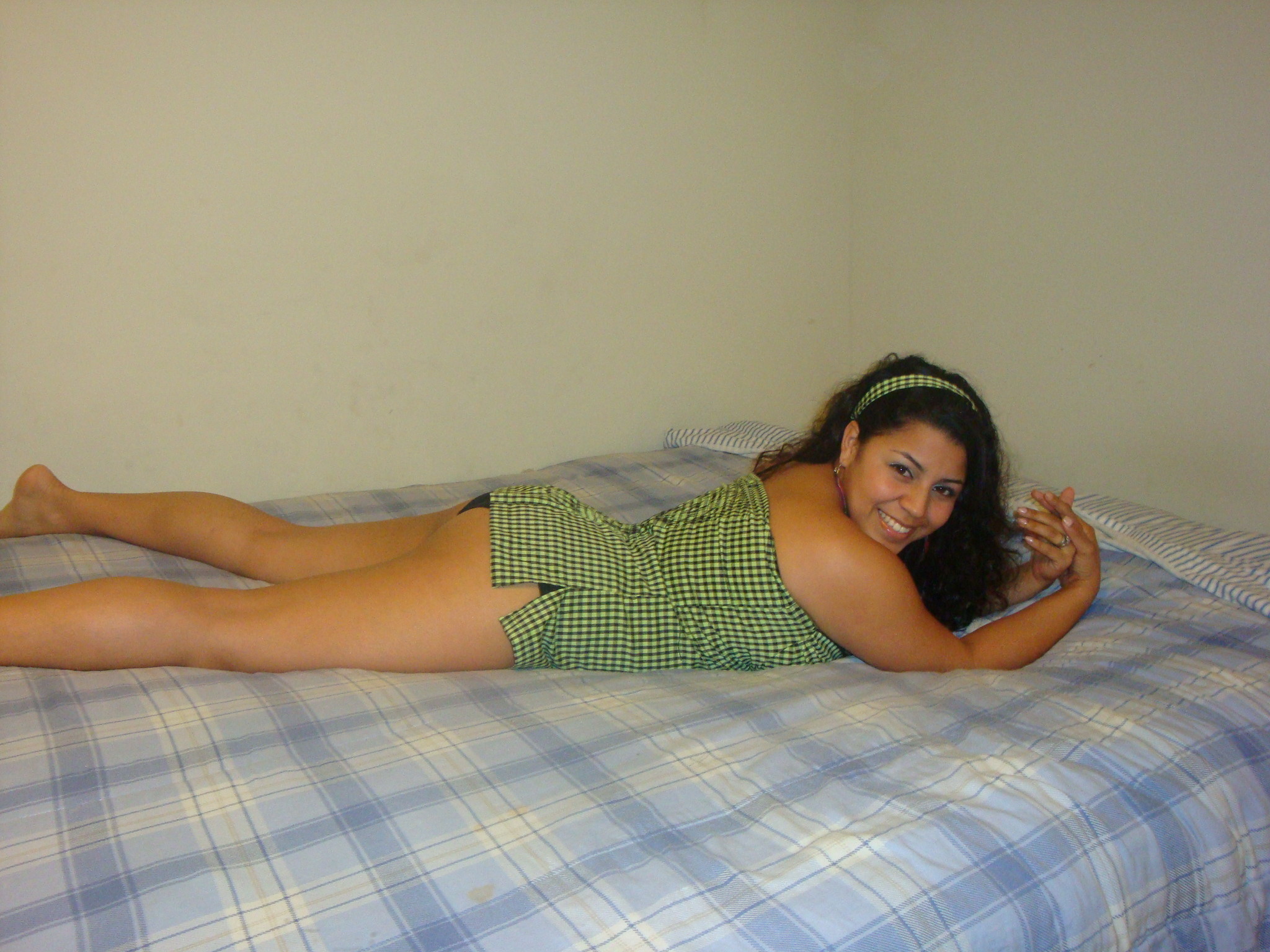 Thick Latina Shows Her Skin Pics