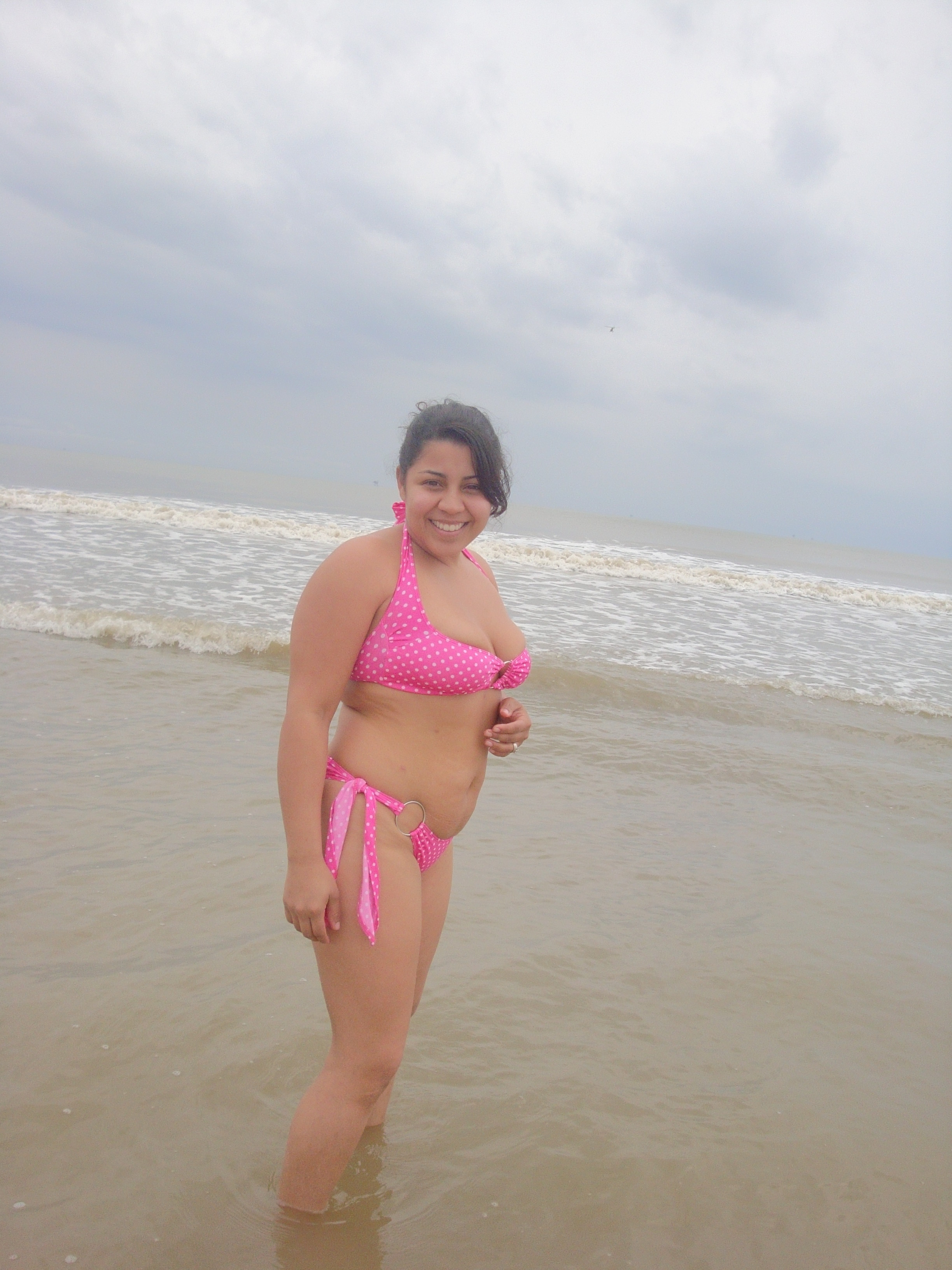 Thick Latina Shows Her Skin Pics