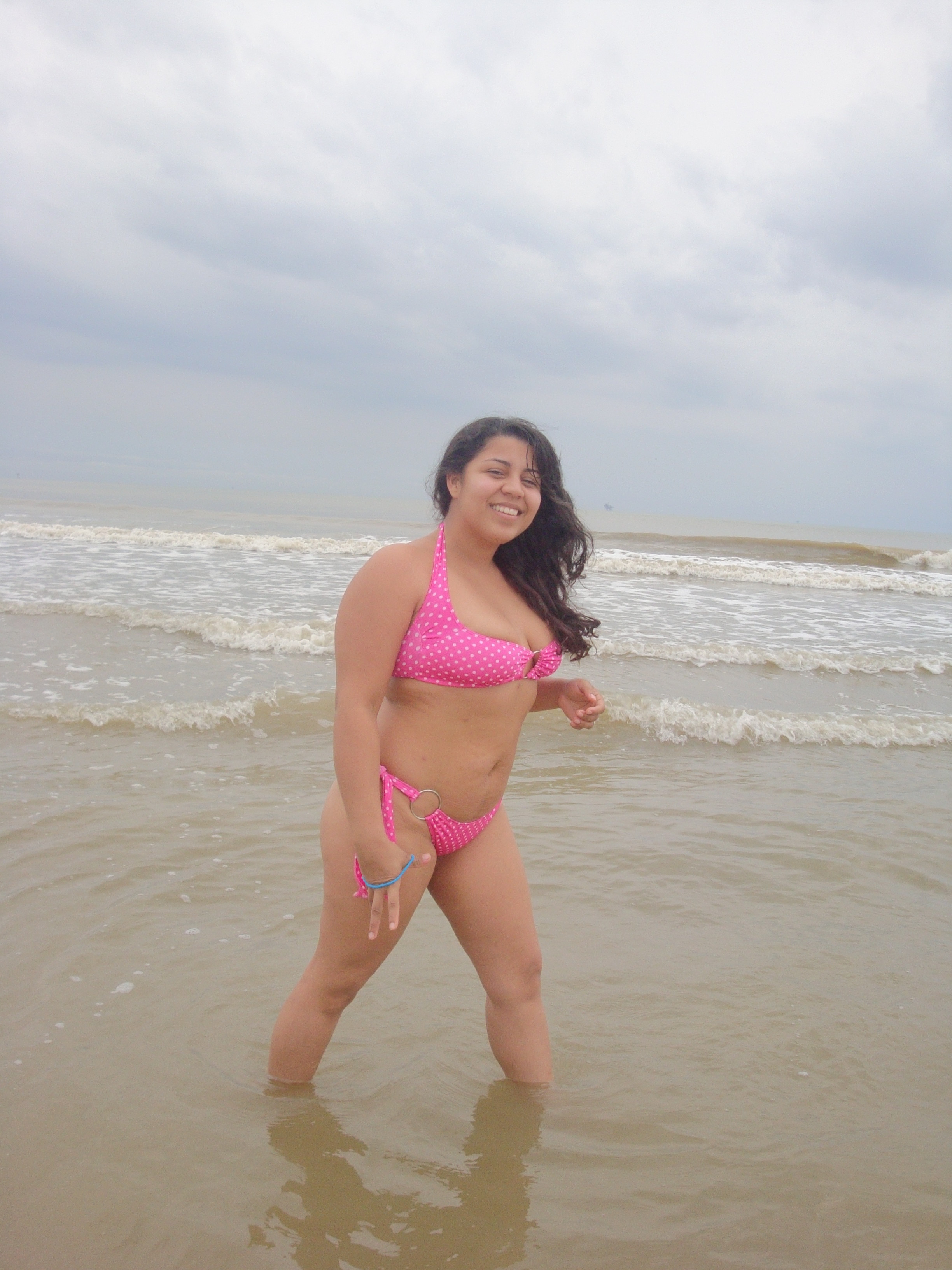 Thick Latina Shows Her Skin Pics