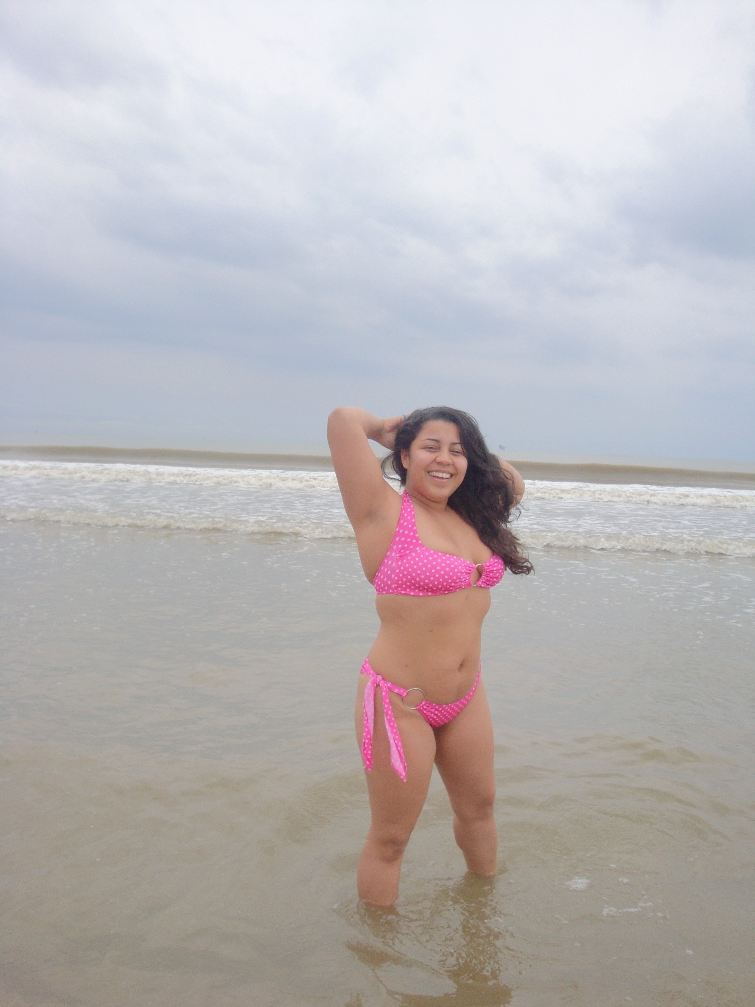 Thick Latina Shows Her Skin Pics