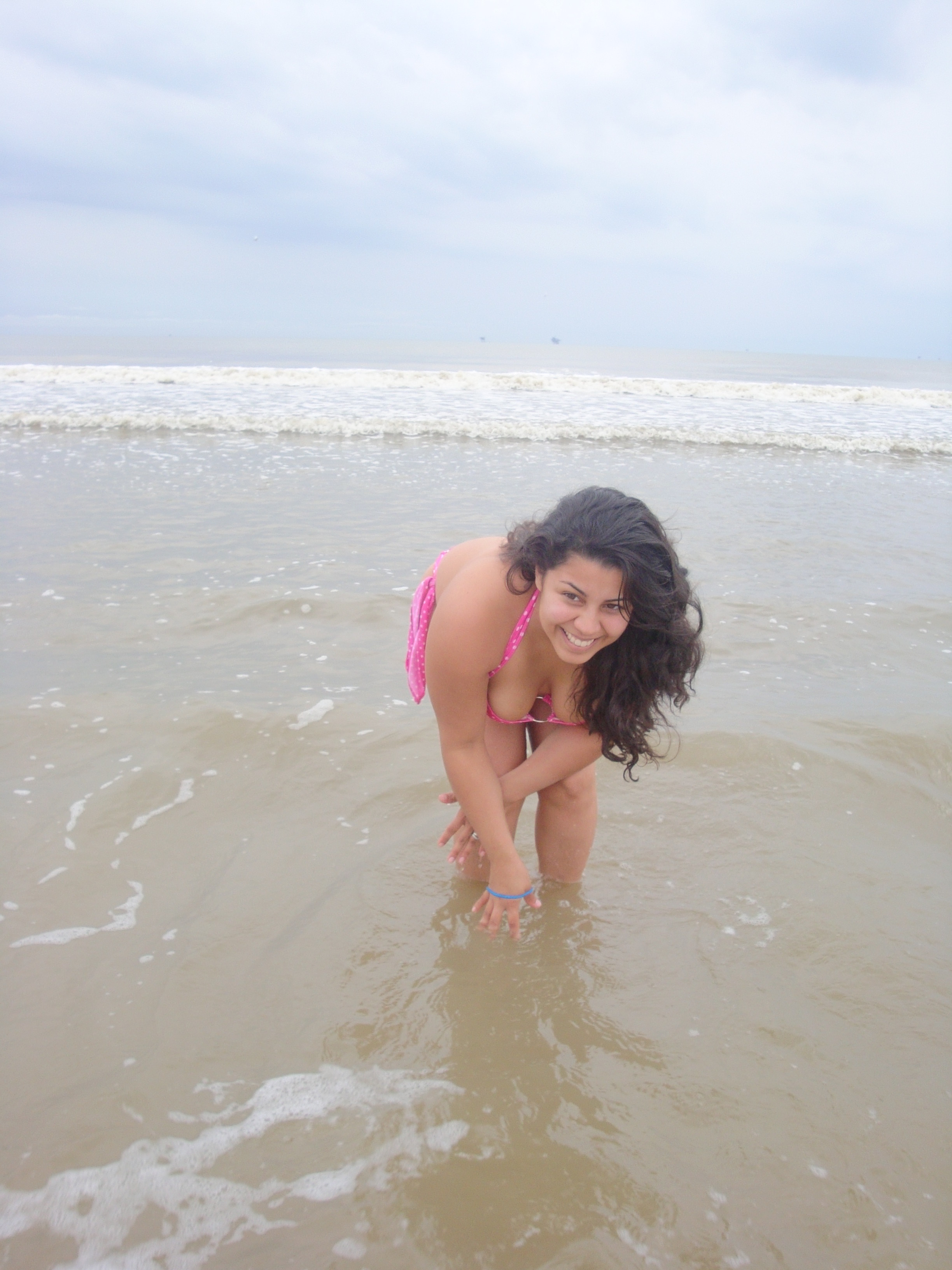 Thick Latina Shows Her Skin Pics