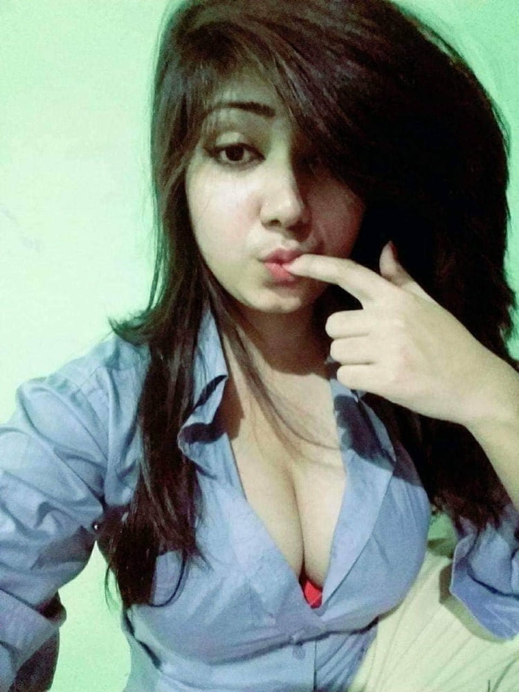 Busty Indian Girl Huge Tits