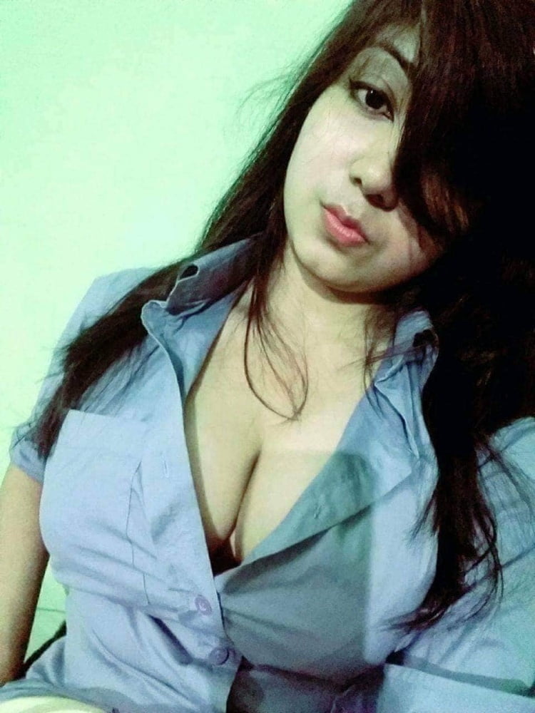 Busty Indian Girl Huge Tits