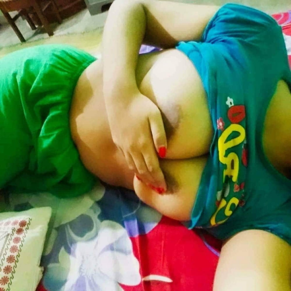 Busty Indian Girl Huge Tits