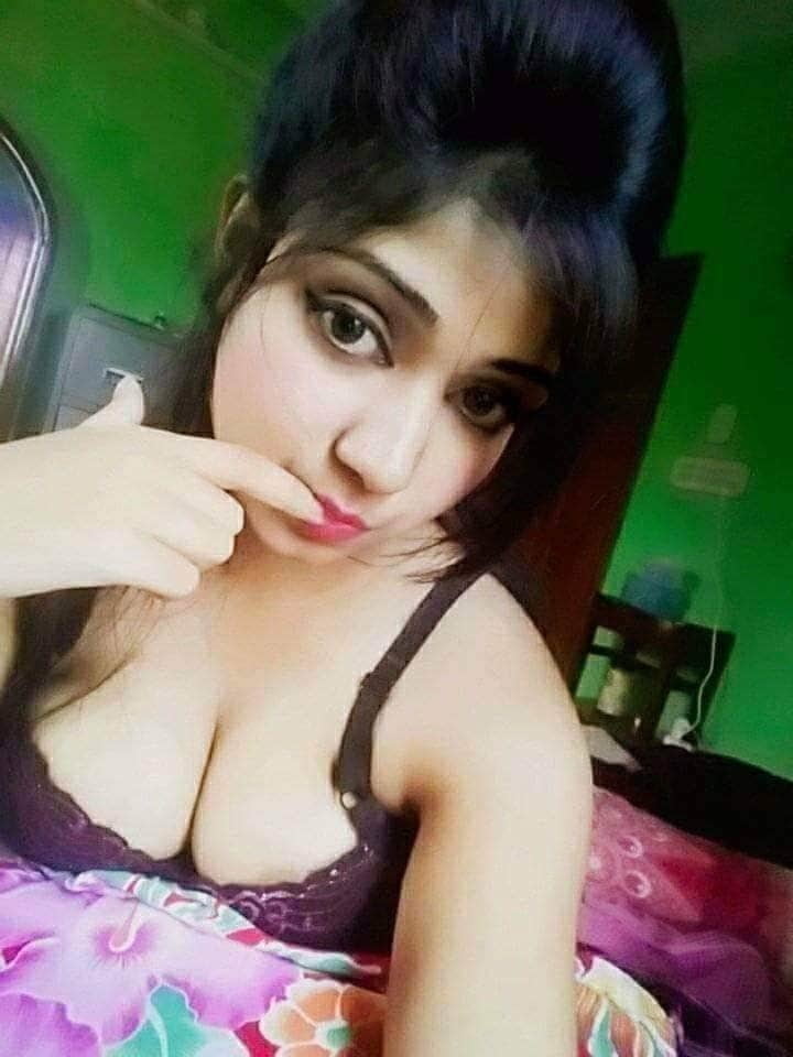 Busty Indian Girl Huge Tits