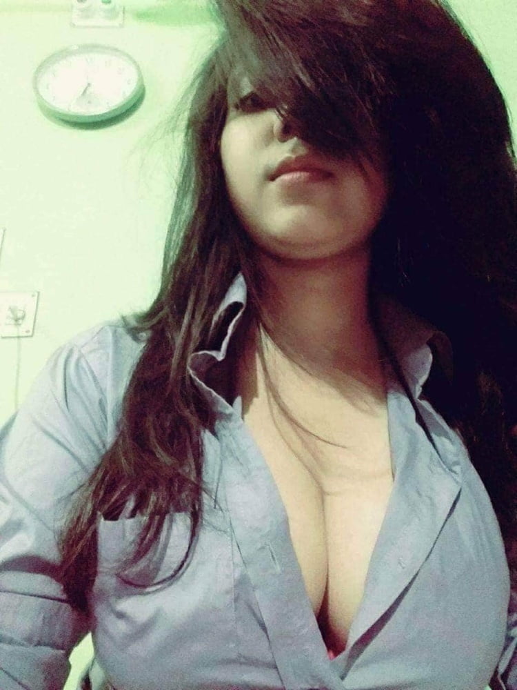Busty Indian Girl Huge Tits