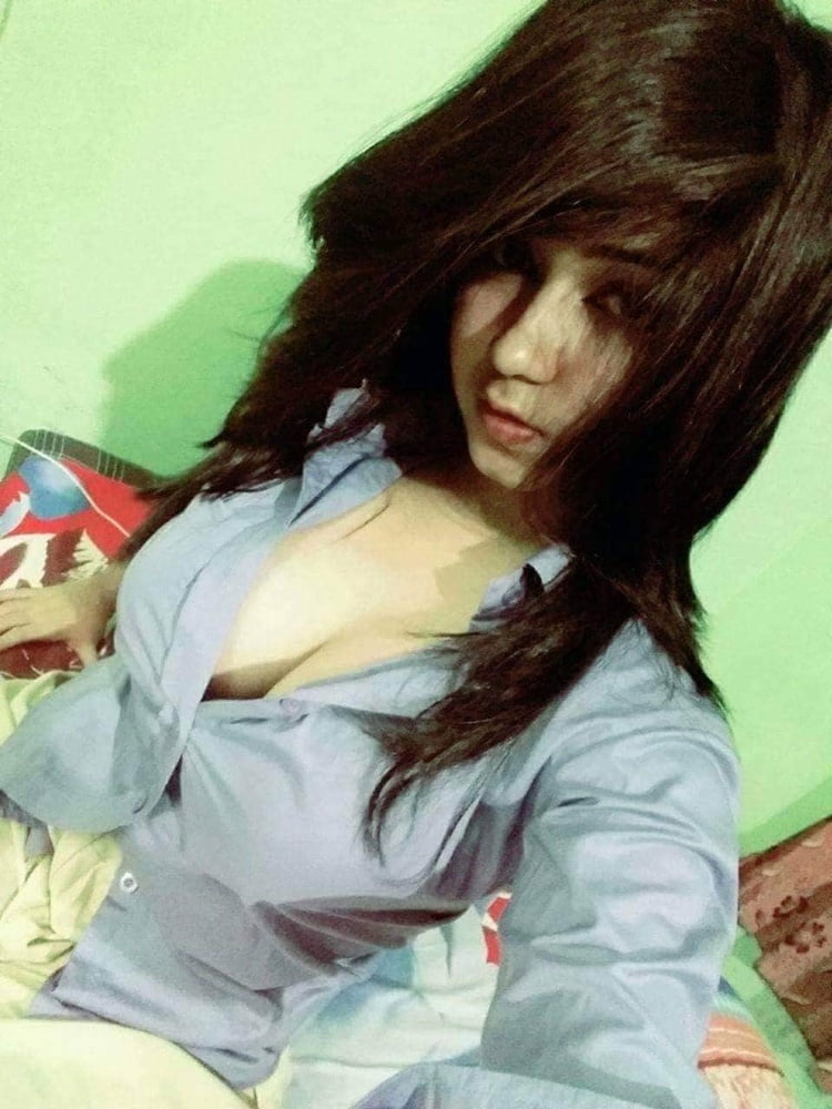 Busty Indian Girl Huge Tits