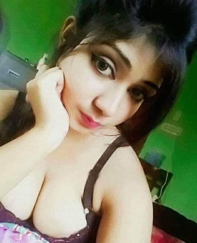 Busty Indian Girl Huge Tits