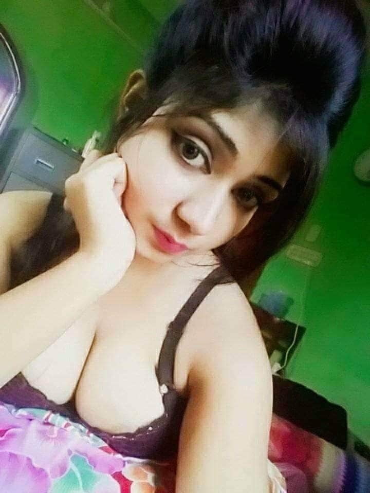 Busty Indian Girl Huge Tits