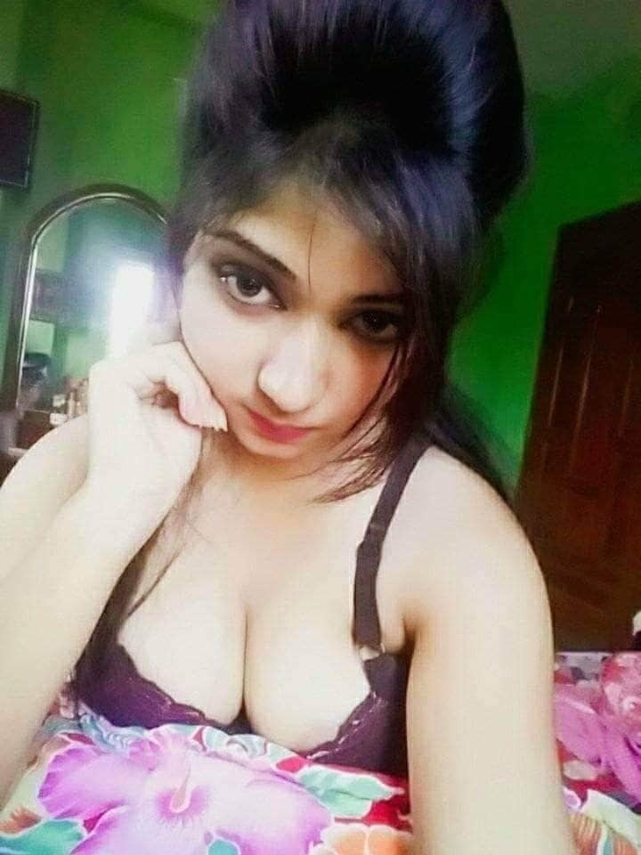 Busty Indian Girl Huge Tits