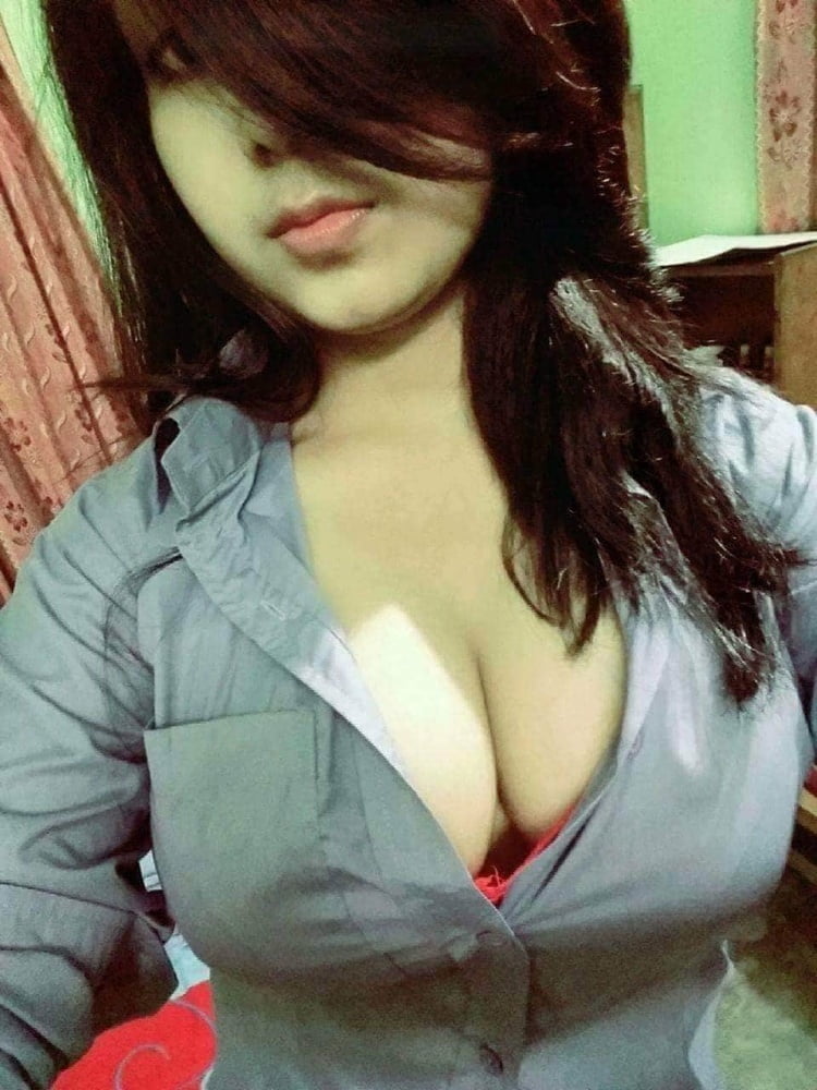 Busty Indian Girl Huge Tits