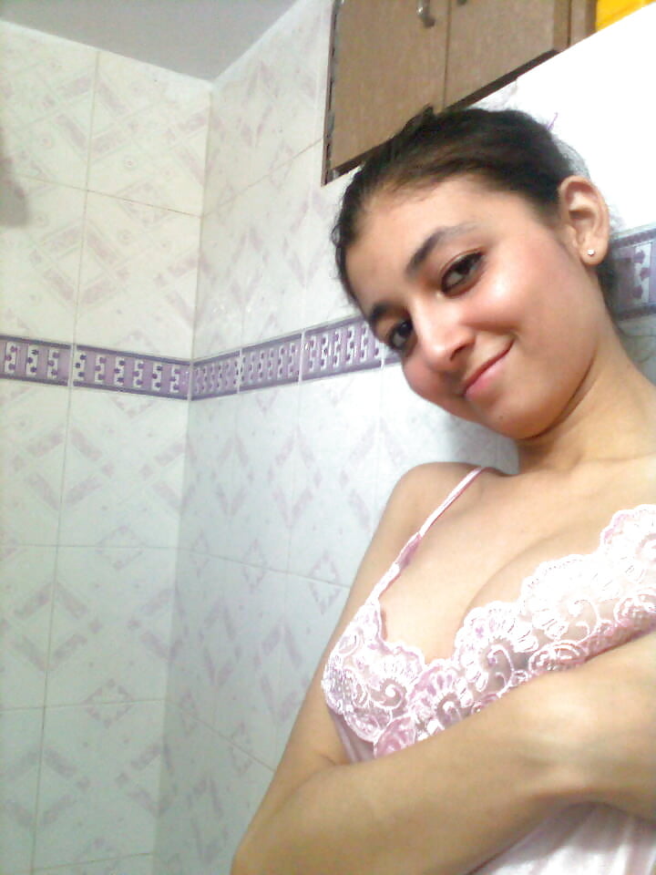 Very Cute Desi Girl Nude in Bathroom