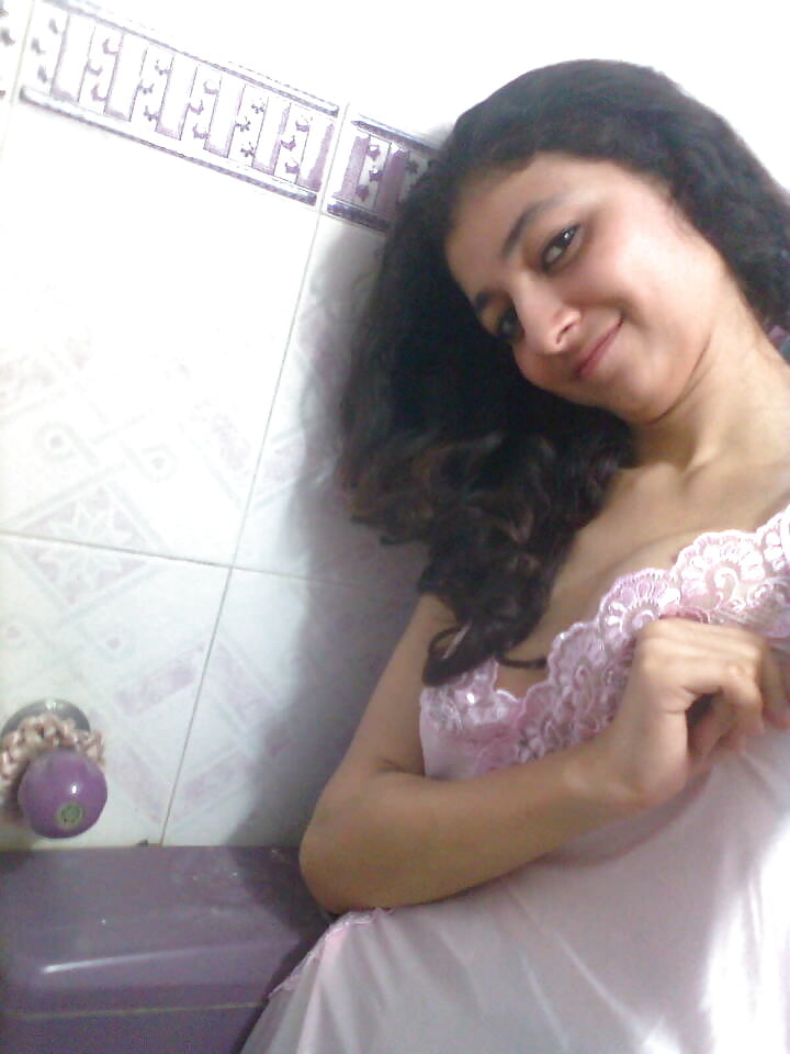 Very Cute Desi Girl Nude in Bathroom