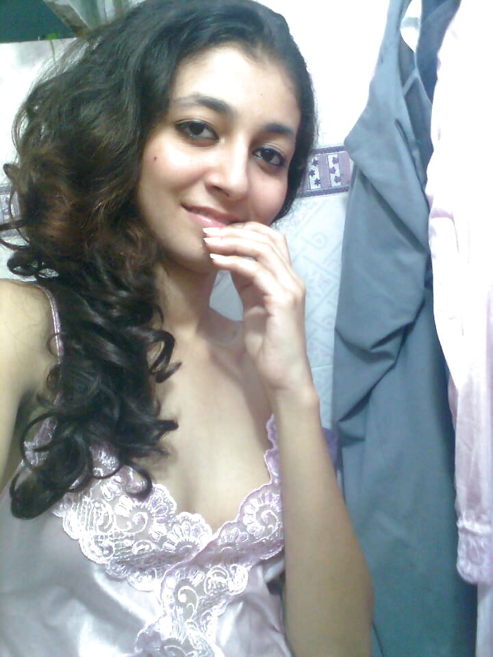 Very Cute Desi Girl Nude in Bathroom