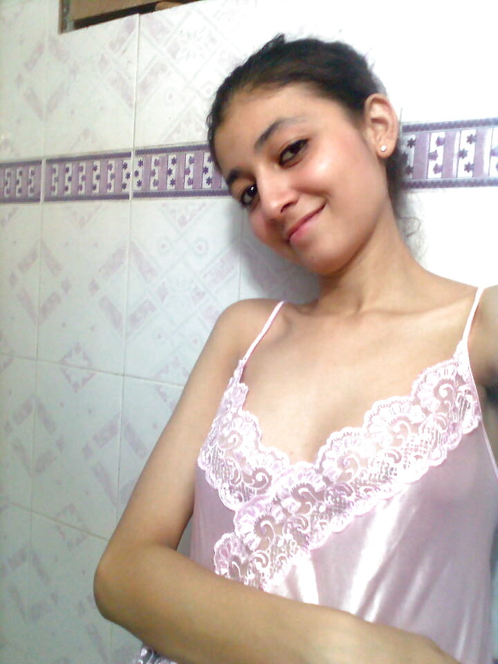 Very Cute Desi Girl Nude in Bathroom