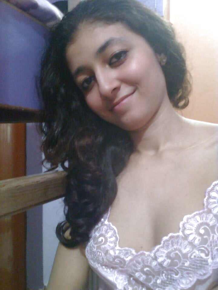 Very Cute Desi Girl Nude in Bathroom