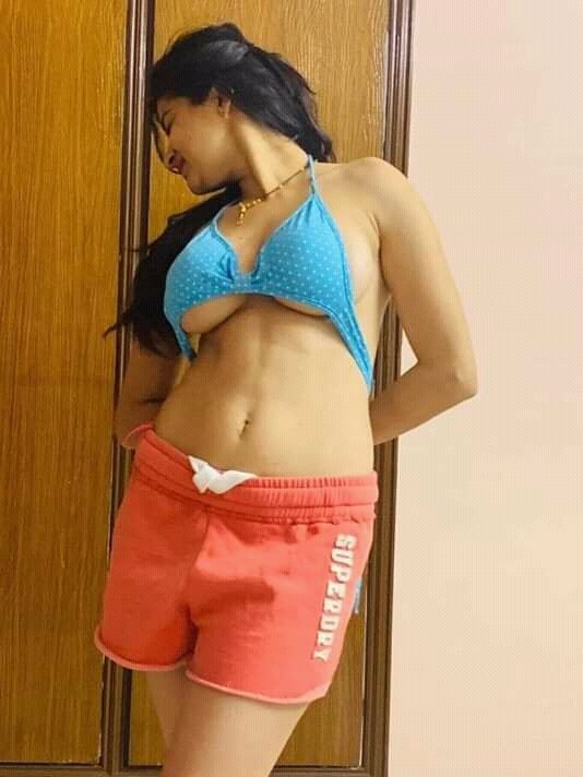 Huge Tits Desi Aunty Nude